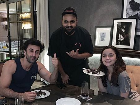 Ranbir Kapoor & Alia Bhatt's Valentine's Date Will Make You Go Green With Envy! [SEE PICTURE]