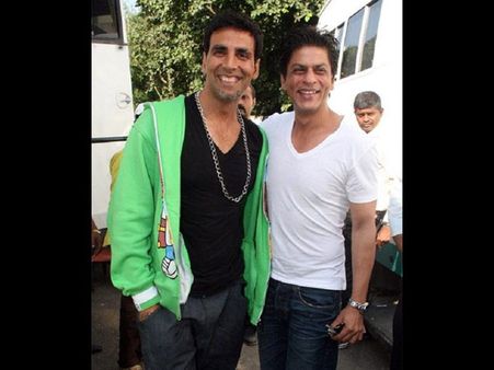 Shahrukh Khan Reveals Why He Can't Work With Akshay Kumar & This Reason Is To Be Blamed!