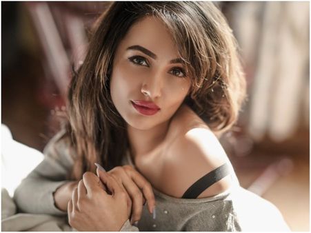 Bigg Boss Fame Tejaswi Madivada Sends Out A Piece Of Advice To Kaushal Army!