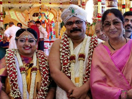 Girish Kasaravalli’s Daughter Ananya Get Married; Bharthi Vishnuvardhan Graces The Newly-wed Couple