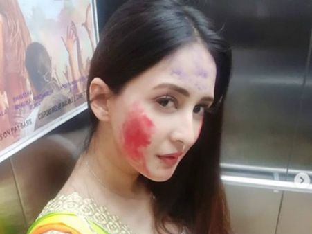 Chahatt Khanna Attacked & Harassed By 14 Drunk Men; Says Her Kids Are In State Of Shock!