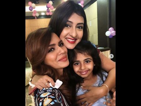 Juhi Parmar ESCAPES Death On Holi; Says She Whispered To Aashka To Take Care Of Her Daughter!