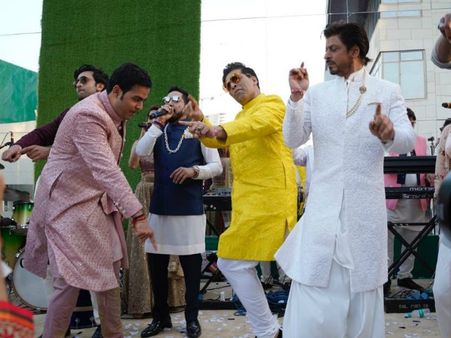 Shahrukh Khan, Ranbir Kapoor & Karan Johar Shake A Leg At Akash Ambani-Shloka Mehta's Wedding