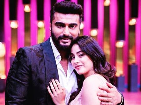 Janhvi Kapoor Receives The Sweetest Birthday Wishes From Arjun Kapoor, Sonam Kapoor & Others!