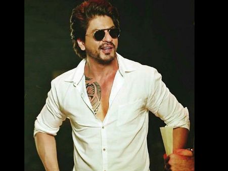 Shahrukh Khan TROLLS Karan Johar; Reacts To His Like On An ABUSIVE Tweet For Him