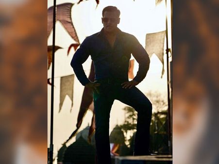 Dabangg 3: Salman Khan Drops A New Still As Chulbul Pandey & We Can't Keep Calm!