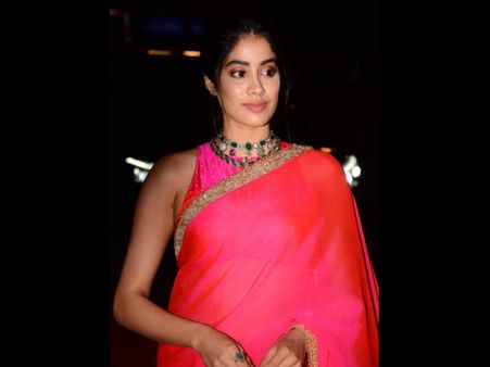 Janhvi Kapoor Dons A Saree For Dadasaheb Phalke Awards & We Want To Post Heart Emoticon On Her Pic