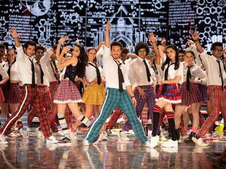 The Jawaani Song From SOTY 2: Tiger, Tara, Ananya & Aditya Have A Blast On The Dance Floor!