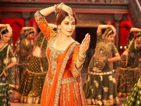 Madhuri Dixit's Kalank Song 'Tabah Ho Gaye' Review: Fans Are Disappointed