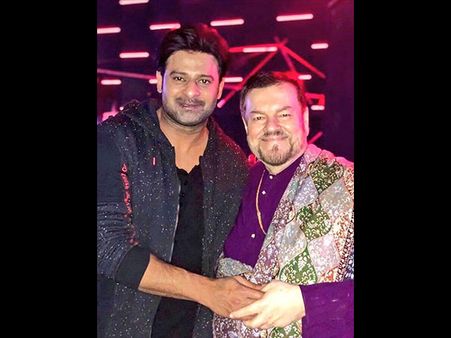 Prabhas' Viral Photo Leaves Fans Worried Due To This Reason