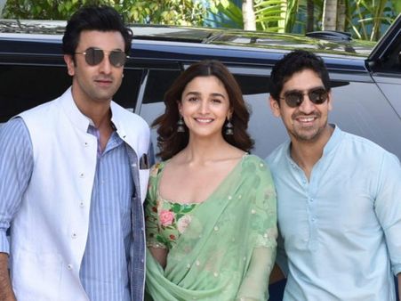 Alia Bhatt BEGGED Ayan Mukerji To Cast Her Opposite Her Boyfriend Ranbir Kapoor!