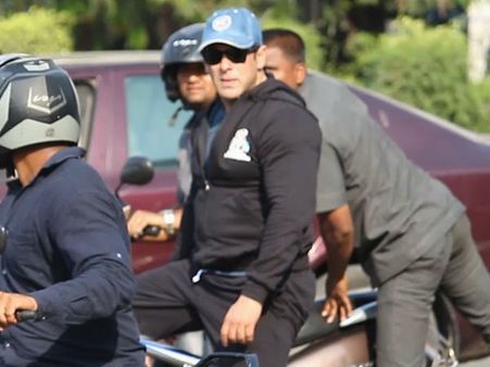 Did Salman Khan MISBEHAVE With A Journalist & SNATCHED His Phone? An Onlooker Narrates The Incident!