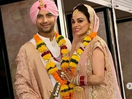 First PICTURES! Ssharad Malhotra & Ripci Bhatia Get Hitched In Gurudwara!