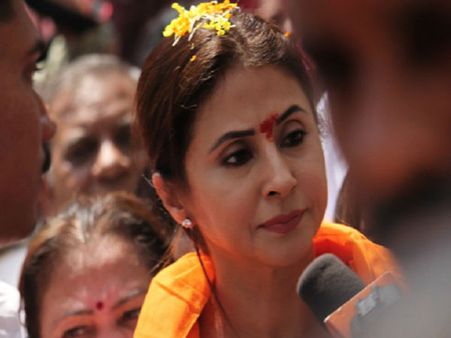 This Woman Is DISGUSTING! Urmila Matondkar Gets Thrashed By Netizens For Her ANTI-HINDU Remarks