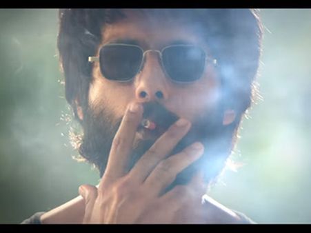 A War Between Shahid Kapoor & Vijay Deverakonda's Fans; Kabir Singh's Teaser Called A RUINED Remake