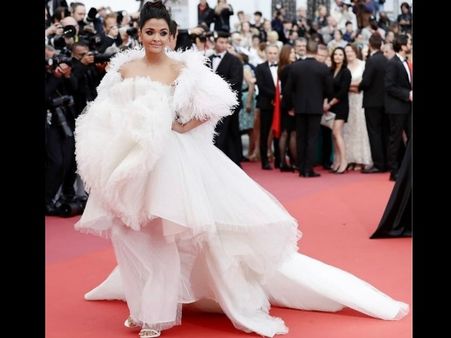 Aishwarya Rai Bachchan Looks ENCHANTING In An Icy White Feathered Gown On Cannes 2019 Red Carpet!