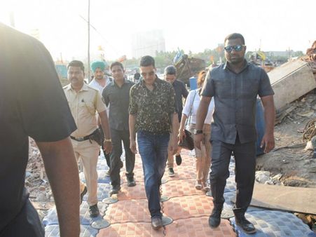 Akshay Kumar Donates Rs 1 Crore To Odisha Cyclone Chief Minister’s Relief Fund!