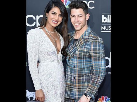 Priyanka Chopra- Nick Jonas Steal A Kiss During Billboard Music Awards 2019, Watch Video!