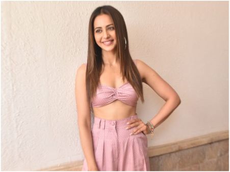 Rakul Preet Singh Escapes From A Wardrobe Malfunction? Social Media Users Come Up With Lessons!