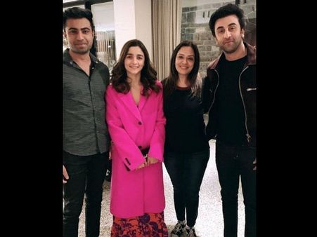 Switzerland Love: Ranbir Kapoor & Alia Bhatt's Photo From Their Romantic Escapade Lands On Internet
