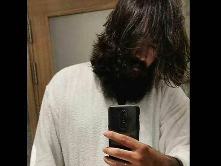 Yash's Look From KGF Chapter 2 LEAKED! Rocky Bhai Looks More Rugged In The Sequel