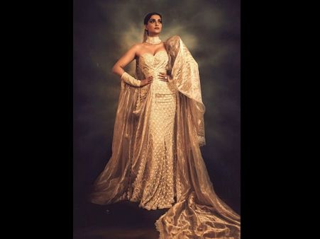 Cannes 2019: Sonam Kapoor Is A Diva Dipped In Liquid Gold & These Photos Are The Proof!