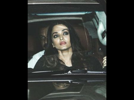 Unaffected By Negativity, Aishwarya Rai Bachchan Chills In New York Without Giving A Damn To Trolls