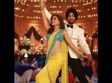 Arjun Patiala Song 'Main Deewana Tera': Kriti Sanon- Diljit Dosanjh's Party Song Is Too Much Fun!