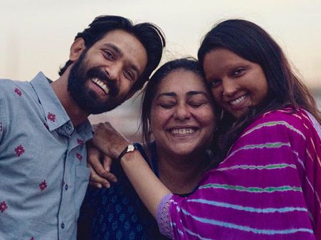 Chhapaak Wrap-Up: Deepika Padukone & Vikrant Massey Share An Adorable Frame With Meghna Gulzar