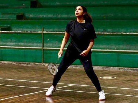 Parineeti Chopra Sets Goals On The Badminton Court; Watch Video Here!