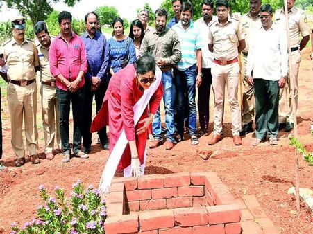 Bharthi Relieved As Vishnuvardhan Memorial Begins In Mysuru; To Have Museum & Photo Expo! View Pic
