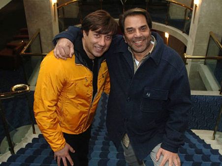 Sunny Deol Saves A Woman Sold As Slave; Here's How A 'Worried' Dharmendra Reacted!