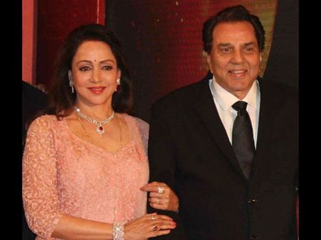Dharmendra APOLOGIZES To Wife Hema Malini After Trolling Her: 'Humka Maafi De Diyo'