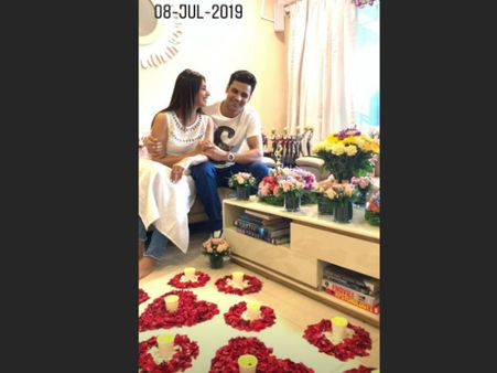Vivek Dahiya Gets Discharged From Hospital; Divyanka Tripathi Welcomes Hubby In A Special Way!