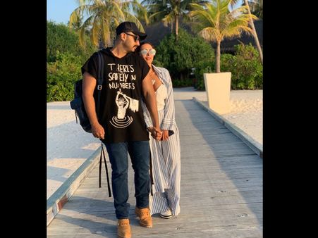 Take A Flying F*ck! Malaika Arora SLAMS Haters Who Called Her 'BUDDHI' For Romancing Arjun Kapoor