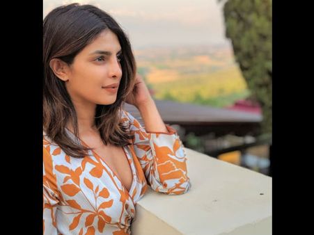 Priyanka Chopra STRUGGLING With Bollywood Projects? Will She GIVE UP Her Career In Hindi Industry?