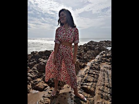 Raashi Khanna's Beach Photos Go Viral: These Glorious Clicks Of The Venky Mama Star Are Stunning