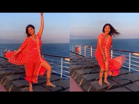 Shilpa Shetty's OOPS Moment Goes Viral; Actress Has Her Own 'Marilyn Monroe' Shot!