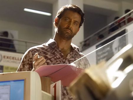 Super 30 FIRST Movie Review: Critics Laud Hrithik Roshan's Terrific Performance