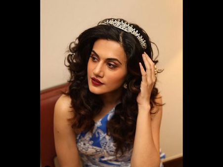 Taapsee Pannu SHUTS DOWN A Troll Who Says 'She Cannot Act' In The Most Funniest Way!