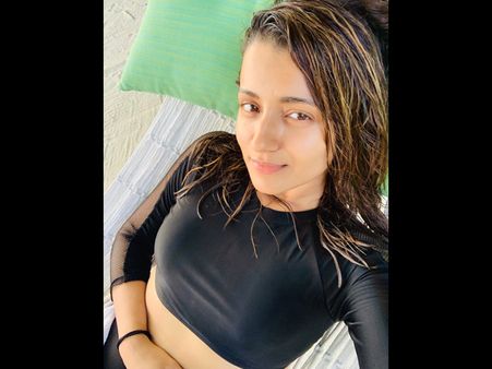 Trisha Shares No Make-up Photo, Fan Tells This Actor To Propose To His 'Crush'