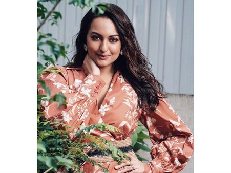 Sonakshi Sinha Reveals That She Has Never Had The ‘S*x Talk’ With Her Parents!