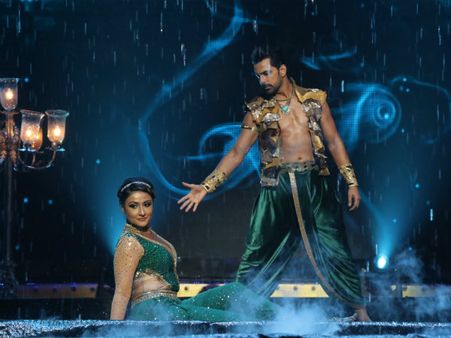 Urvashi Dholakia & Anuj Sachdeva Display Perfect Chemistry On The Sets Of Nach Baliye 9