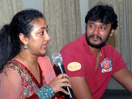 Darshan's Wife Vijayalakshmi Reacts To Rumours Of Assault! Fans Console Her