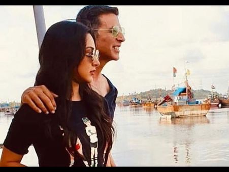 Laxmmi Bomb: Kiara Advani Shares Picture With Akshay Kumar From A Jetty Ride