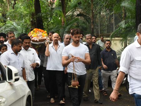 J Om Prakash's Funeral: Hrithik Roshan Bids Adieu To His Grandpa; Big B, Dharmendra Pay Respects
