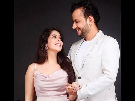 Garima Jain Calls Off Her Roka; Says Raahul Wasn't Comfortable With Her Doing Intimate Scenes