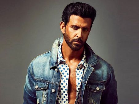 Hrithik Roshan BEATS Chris Evans & Robert Pattinson; Tops List Of 5 Most Handsome Men In The World!