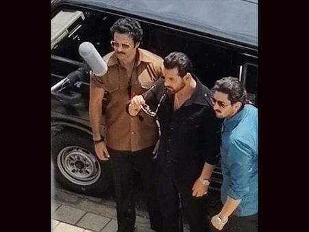 John Abraham's Look From 'Mumbai Saga' LEAKED; Actor To Romance Kajal Aggarwal!