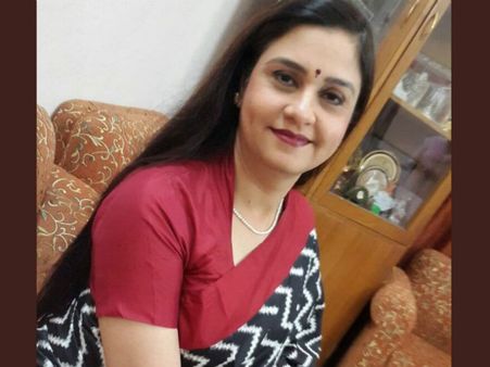 Doordarshan News Anchor Neelum Sharma Passes Away; Netizens Offer Condolences